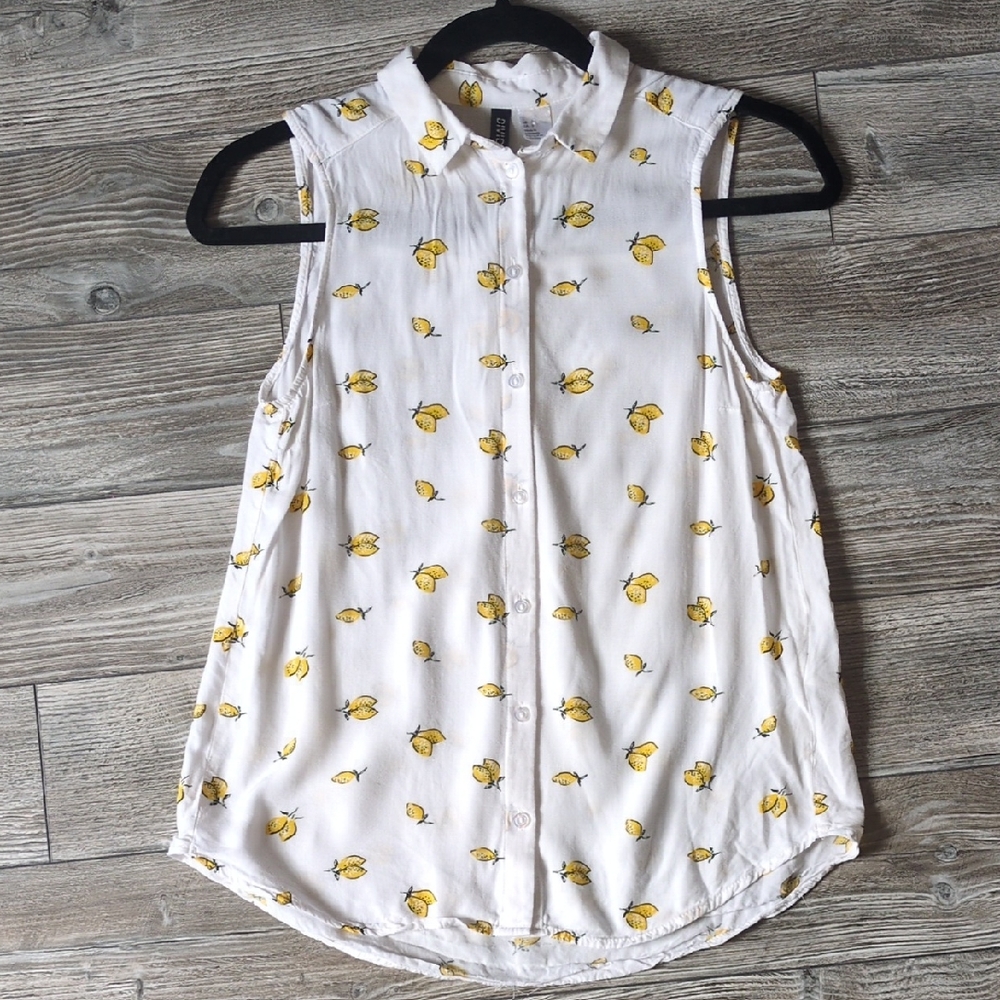 5/$25 H&M Divided Sleeveless Button-Down Lemon Print Blouse Size 0
